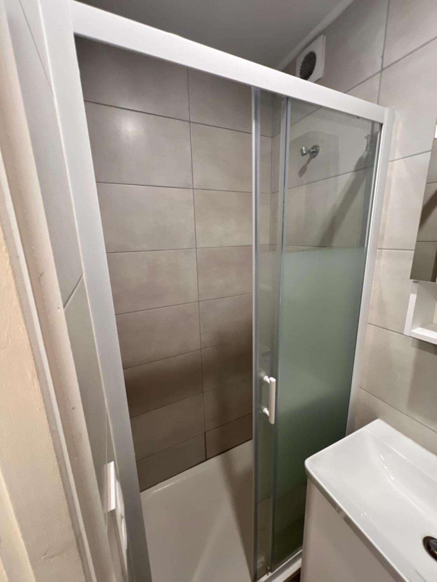 Appartement Rdc 9 Personnes, 2 Chambres, Wifi, Proche Du Centre Ла-Бурбуль Екстер'єр фото